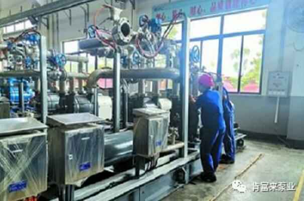 开云手机官方站登录入口-开云(中国)生产线员工正在组装化工成套机组